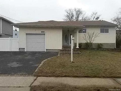 92 Ann Drive Freeport NY 11520