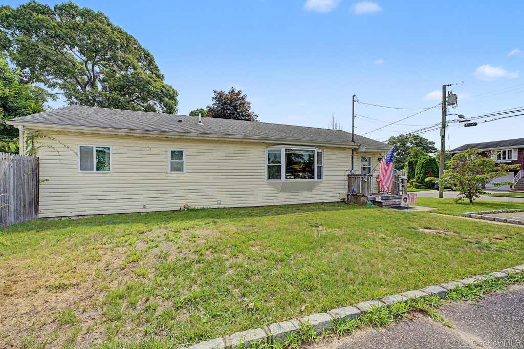 Photo of 257 Elizabeth Avenue, Holbrook, NY 11741 (MLS # 1030202)