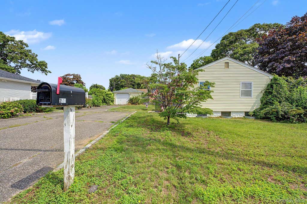 Photo of 257 Elizabeth Avenue, Holbrook, NY 11741 (MLS # 1030202)