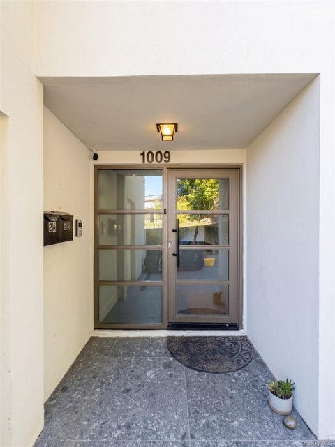 Apartment For Rent - 1009 Northern Blvd<br/> Nassau County, Manhasset, NY 11030