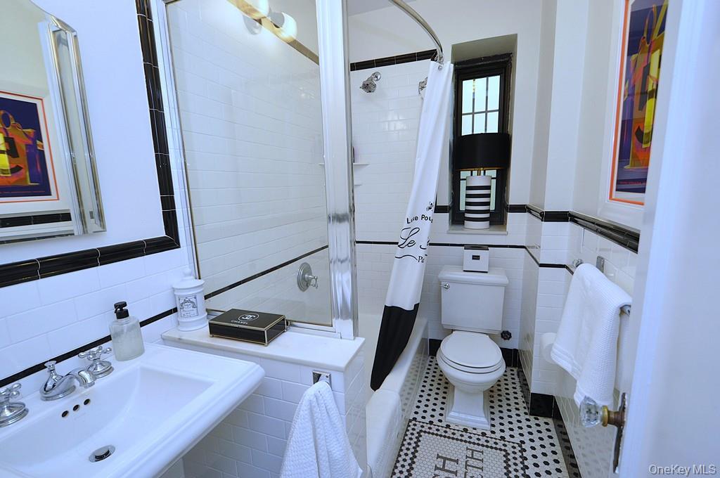 Scarsdale, New York 10583, United States, 1 Bedroom Bedrooms, ,1 BathroomBathrooms,Residential,Active,226656