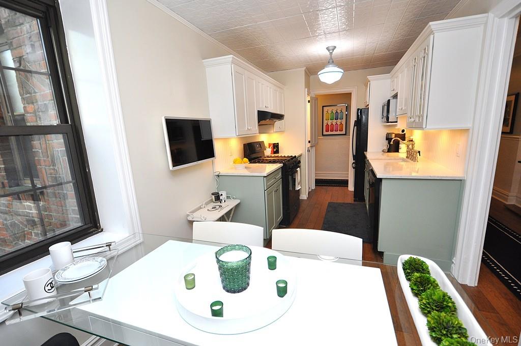 Scarsdale, New York 10583, United States, 1 Bedroom Bedrooms, ,1 BathroomBathrooms,Residential,Active,226656