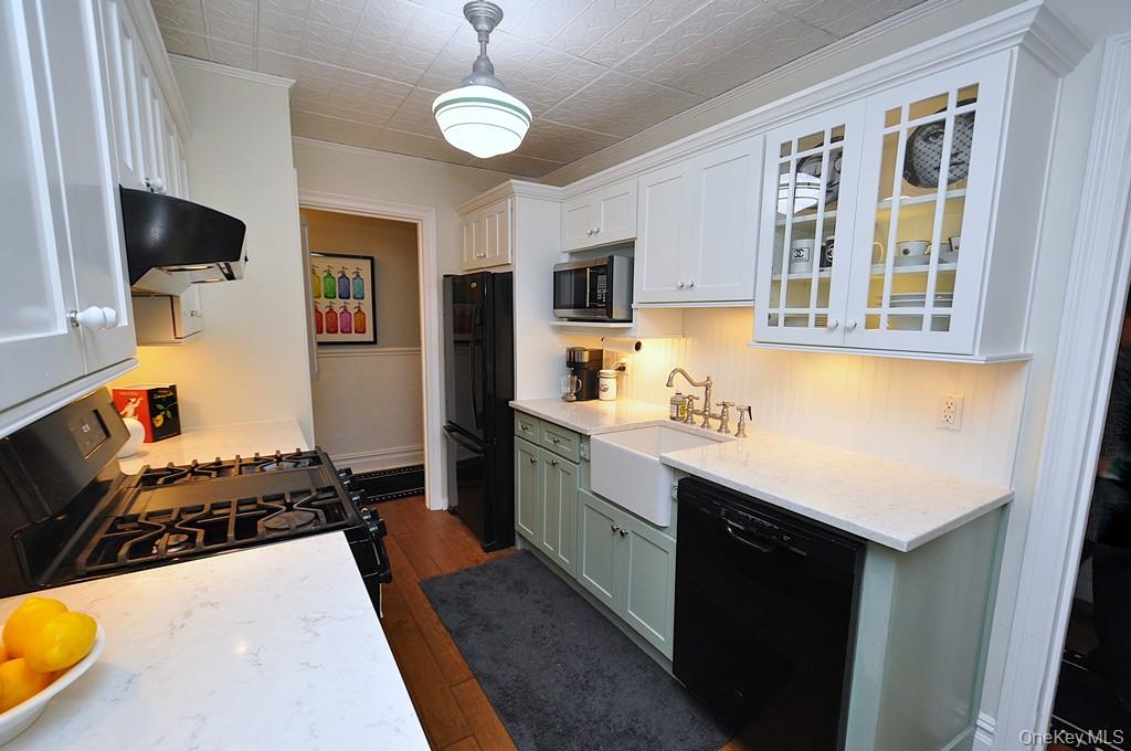 Scarsdale, New York 10583, United States, 1 Bedroom Bedrooms, ,1 BathroomBathrooms,Residential,Active,226656