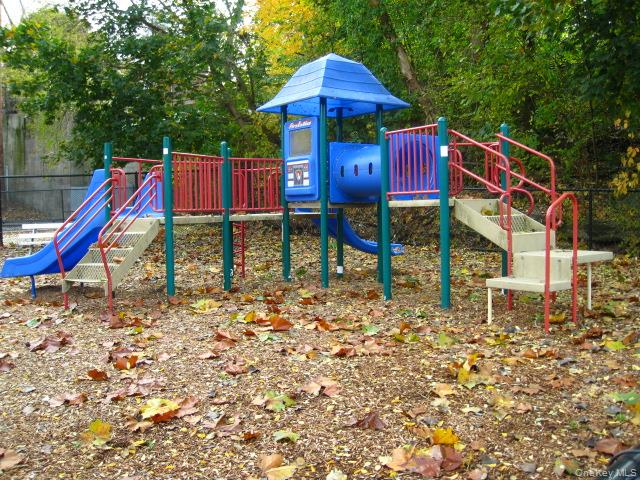 Scarsdale, New York 10583, United States, 1 Bedroom Bedrooms, ,1 BathroomBathrooms,Residential,Active,226656