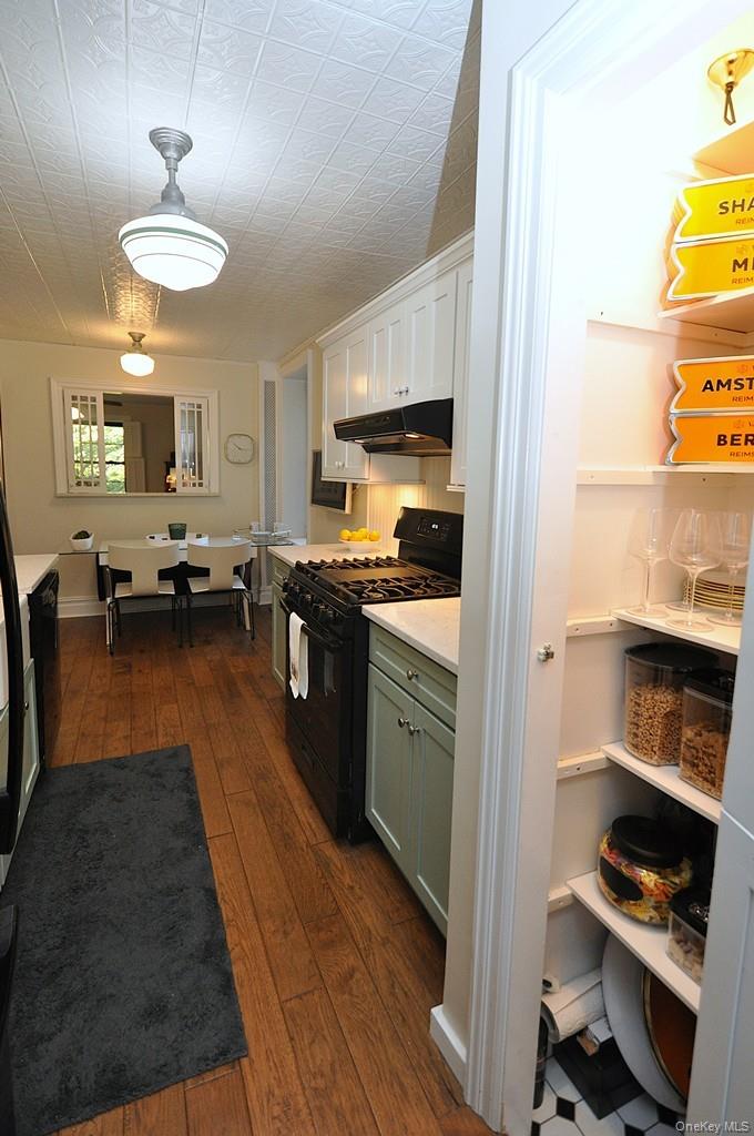 Scarsdale, New York 10583, United States, 1 Bedroom Bedrooms, ,1 BathroomBathrooms,Residential,Active,226656