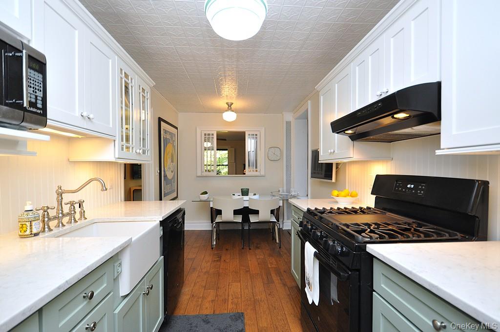 Scarsdale, New York 10583, United States, 1 Bedroom Bedrooms, ,1 BathroomBathrooms,Residential,Active,226656