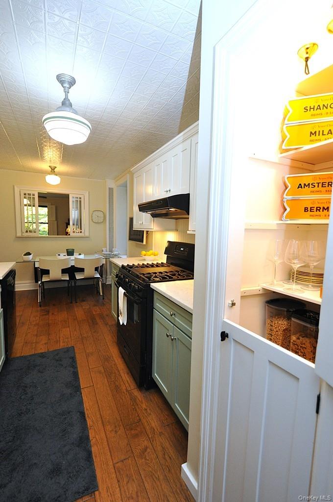 Scarsdale, New York 10583, United States, 1 Bedroom Bedrooms, ,1 BathroomBathrooms,Residential,Active,226656