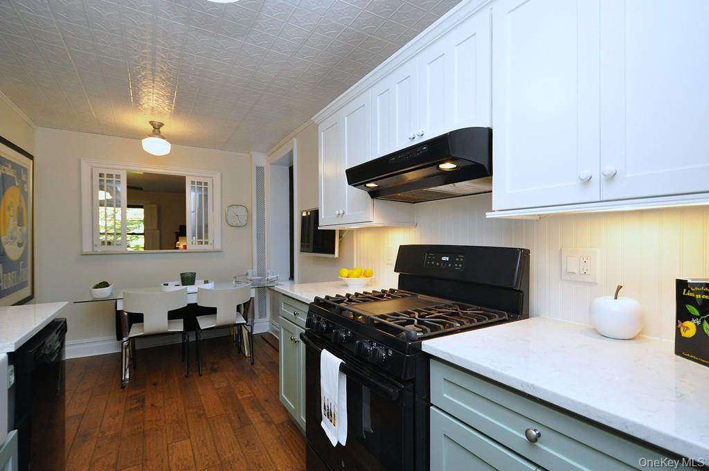 Scarsdale, New York 10583, United States, 1 Bedroom Bedrooms, ,1 BathroomBathrooms,Residential,Active,226656