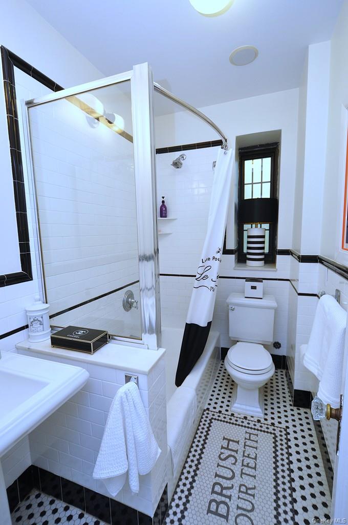 Scarsdale, New York 10583, United States, 1 Bedroom Bedrooms, ,1 BathroomBathrooms,Residential,Active,226656