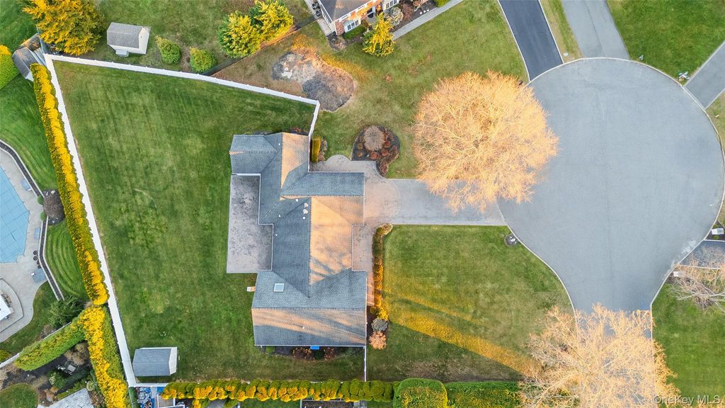 Photo of 6 Hillview Court, Commack, NY 11725 (MLS # 948314)