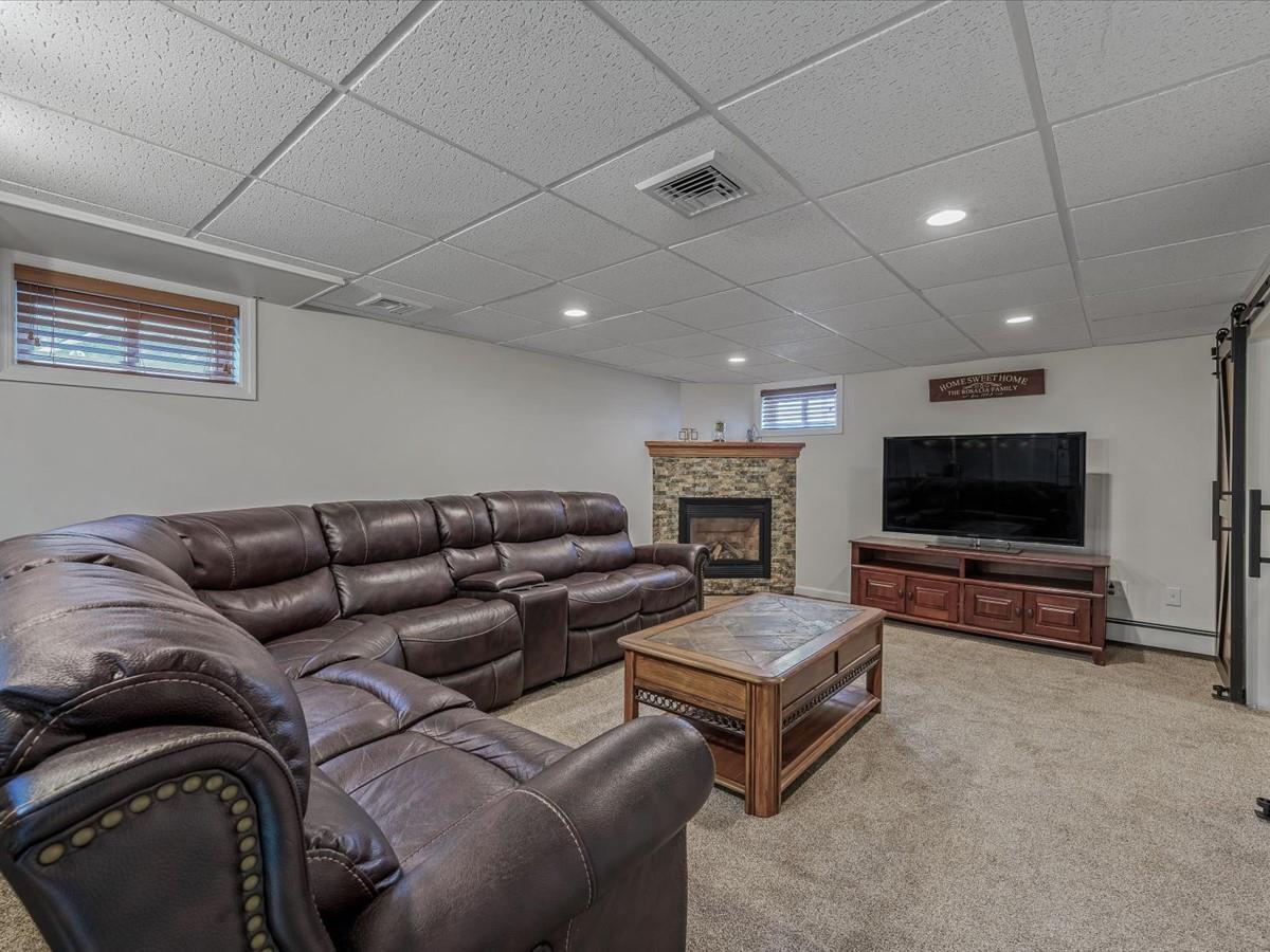 1015 Barrie Avenue, Wantagh, New York image 13