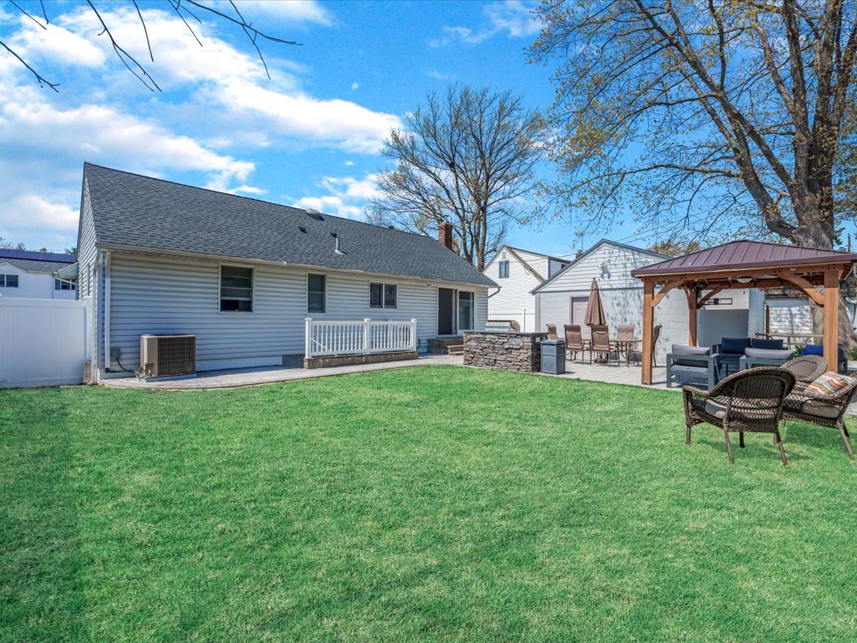 1015 Barrie Avenue, Wantagh, New York image 19