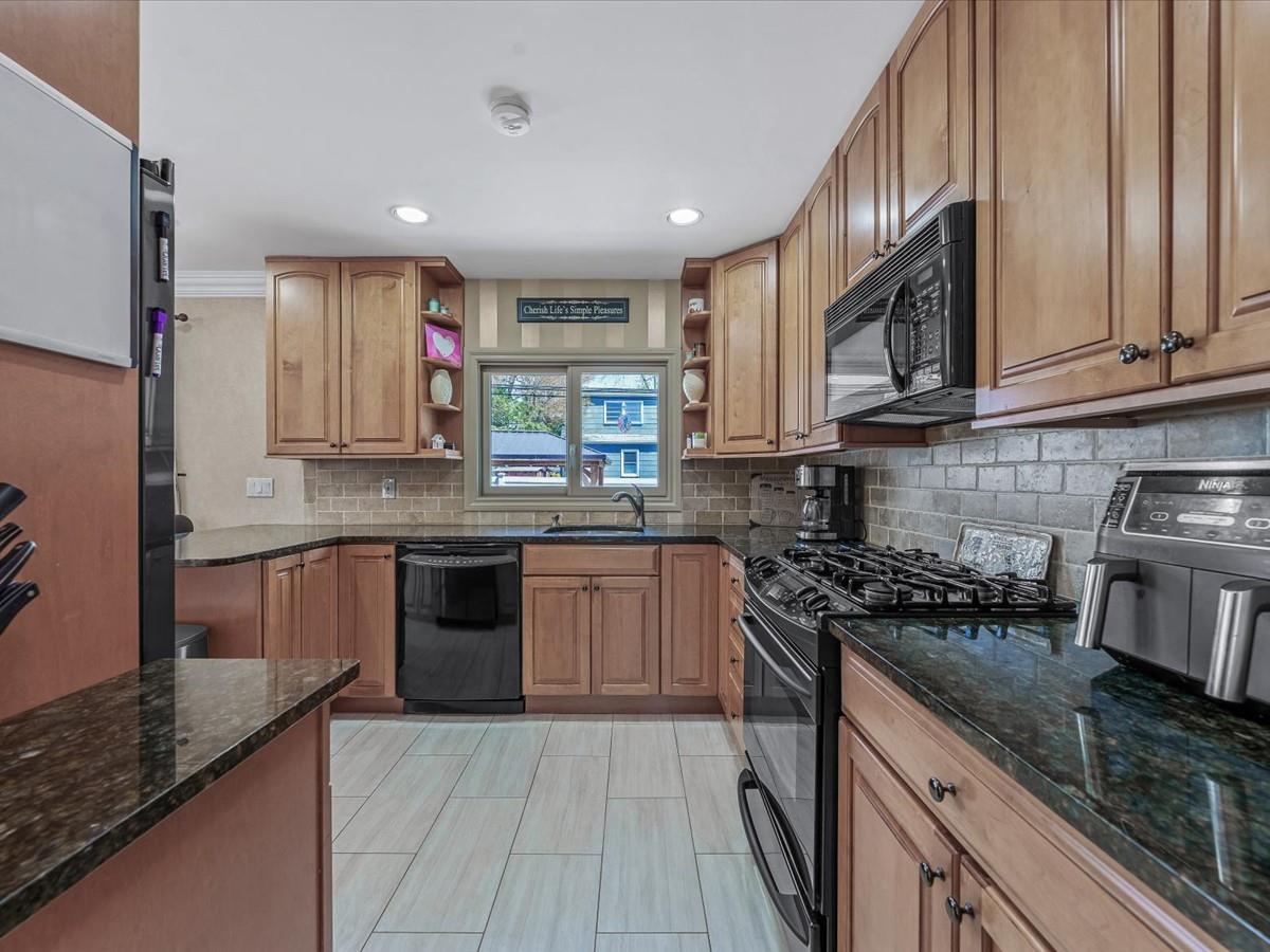 1015 Barrie Avenue, Wantagh, New York image 7