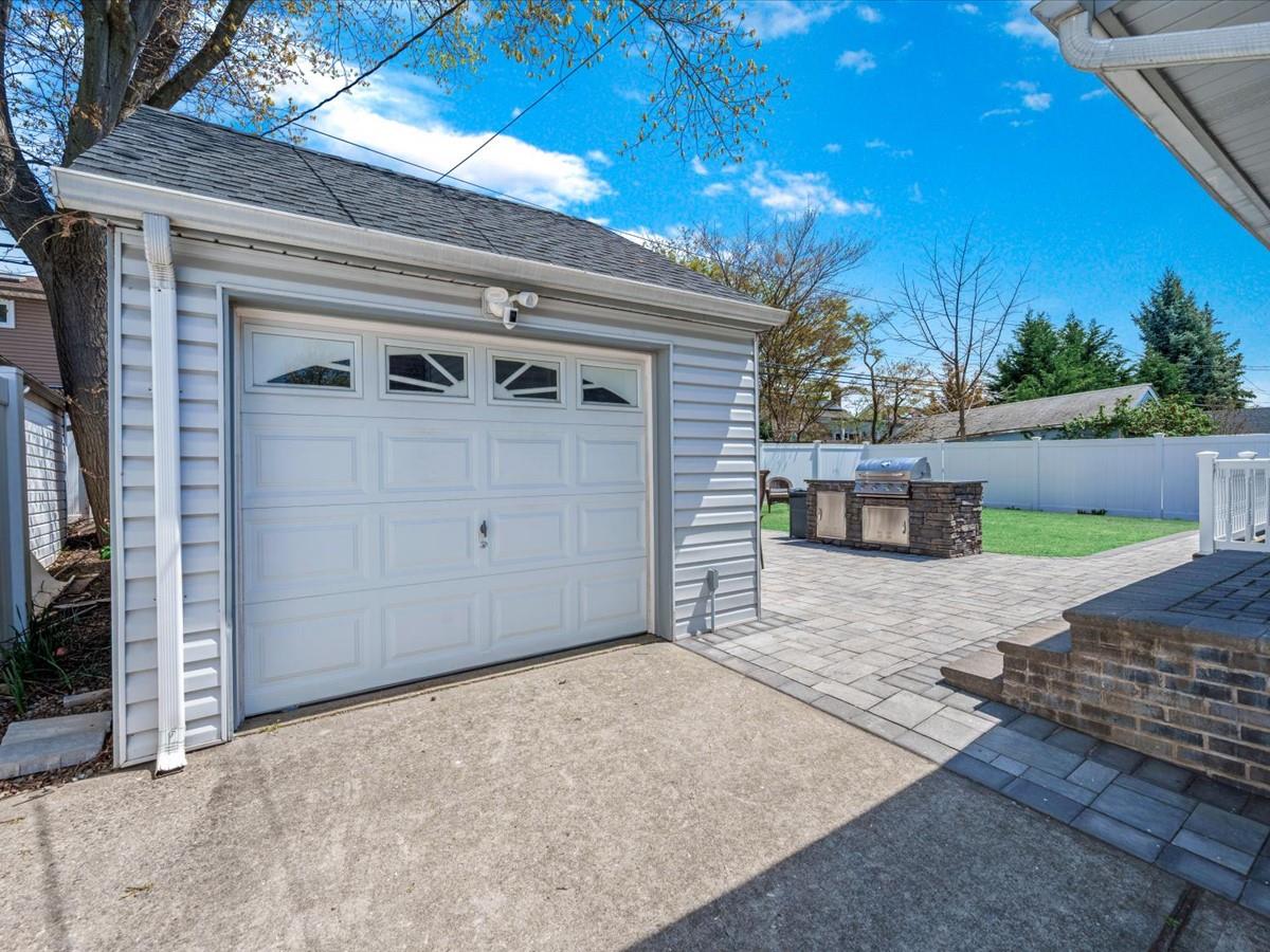 1015 Barrie Avenue, Wantagh, New York image 17