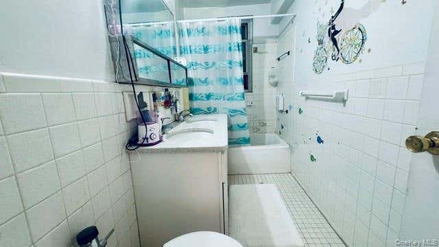 Photo of 144-30 Roosevelt Avenue #307, Flushing, NY 11354 (MLS # 1038893)
