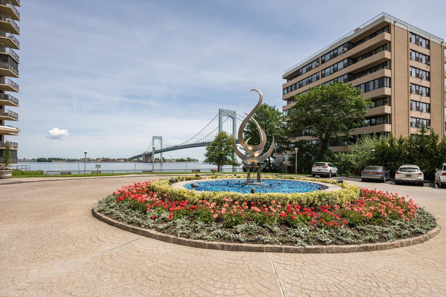 Property for Sale at Powells Cove Boulevard 3F, Beechhurst, Queens, NY - Bedrooms: 2 
Bathrooms: 3 
Rooms: 6  - $699,000