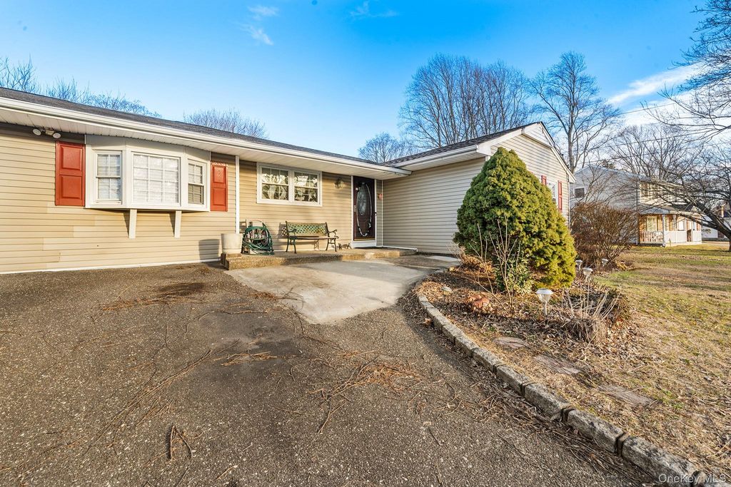 Photo of 19 Evelyn Road, Port Jefferson Station, NY 11776 (MLS # 951653)