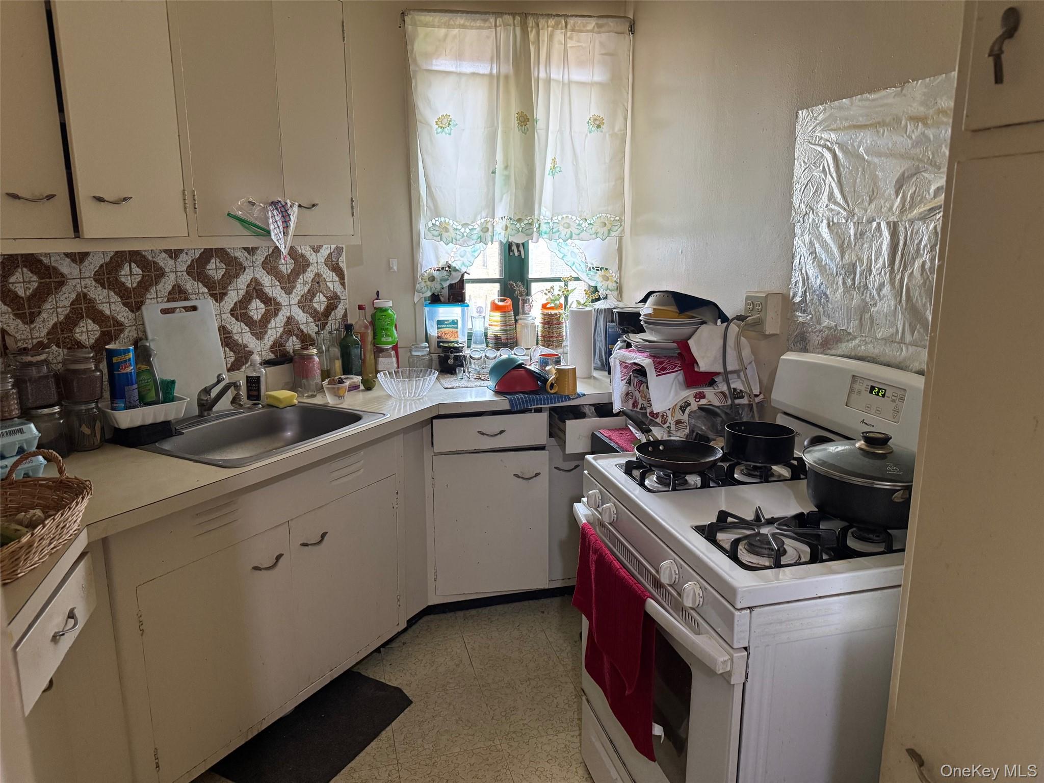 11 Metropolitan Oval 6E