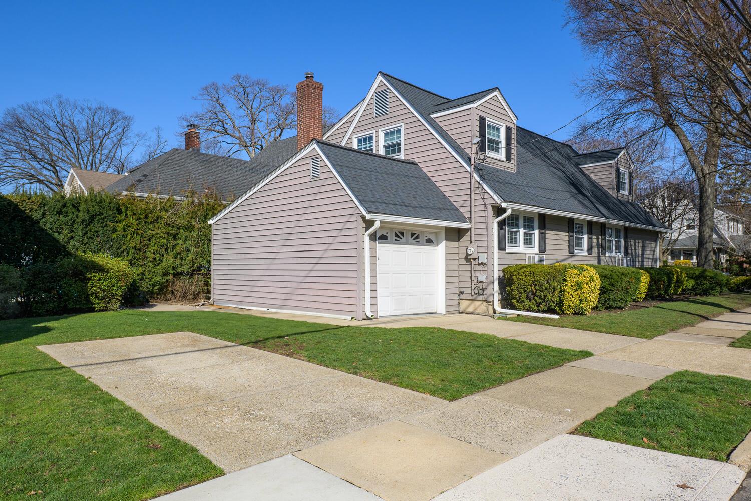 258 Crocus Avenue, Floral Park, New York image 26