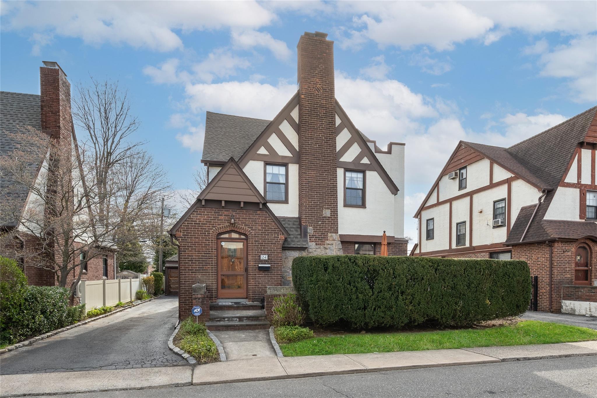 24 Bayview Terrace, Manhasset, New York image 1