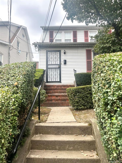 Photo for 3922 Dyre Avenue 2