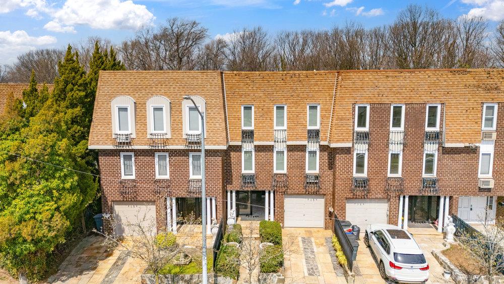 Property for Sale at Waters Edge Drive Dr, Bayside, Queens, NY - Bedrooms: 5 
Bathrooms: 4 
Rooms: 9  - $1,649,000