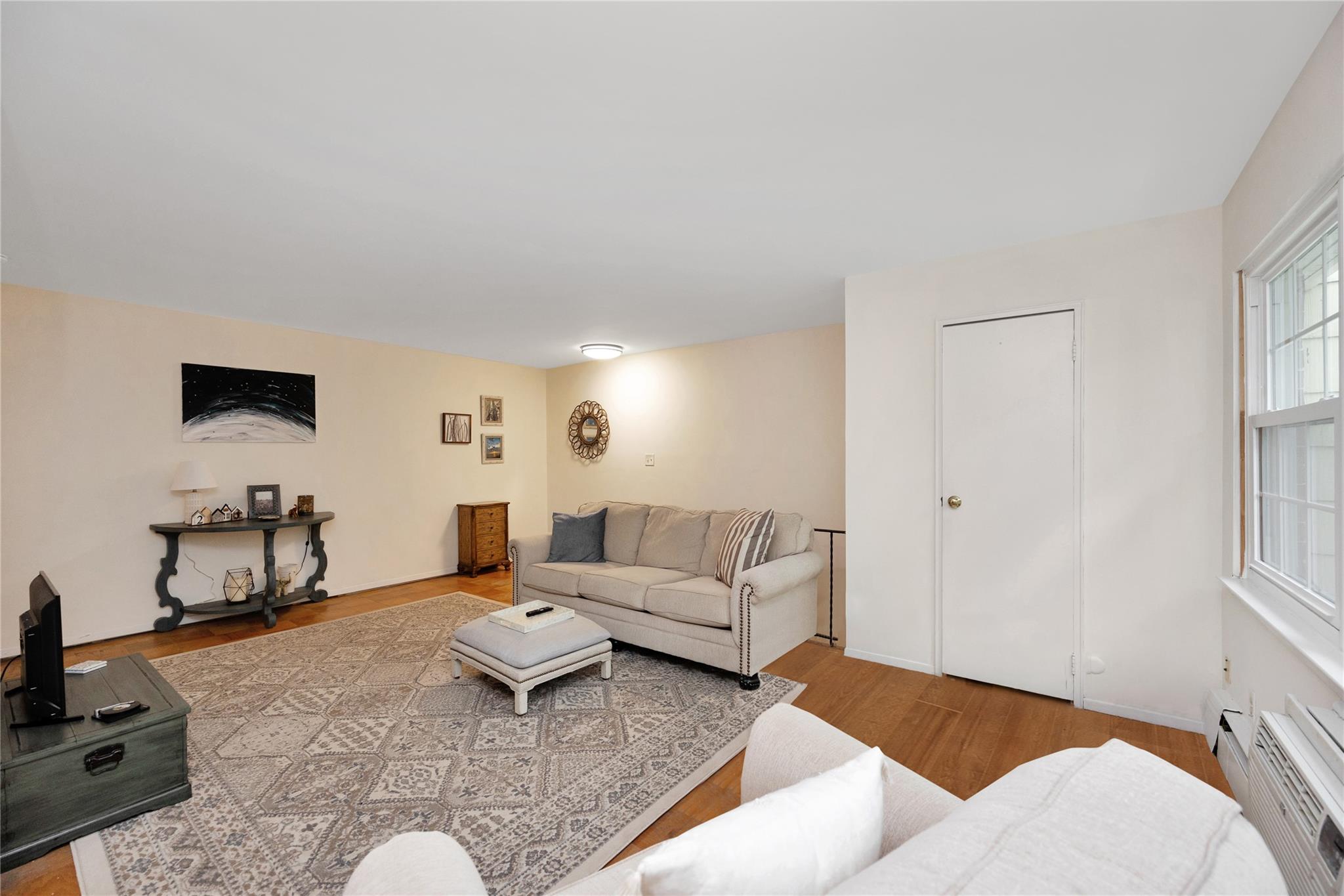 615 Towne House Village #615, Hauppauge, New York image 5