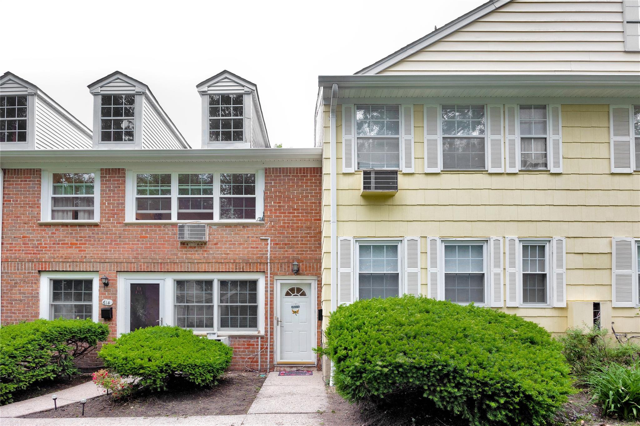 615 Towne House Village #615, Hauppauge, New York image 3