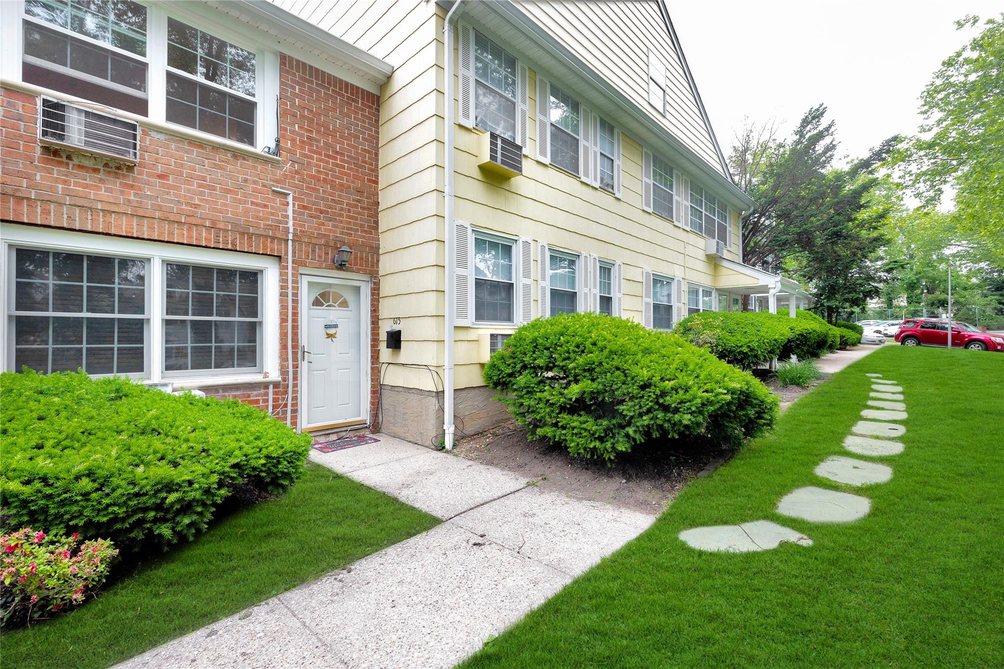 615 Towne House Village #615, Hauppauge, New York image 1