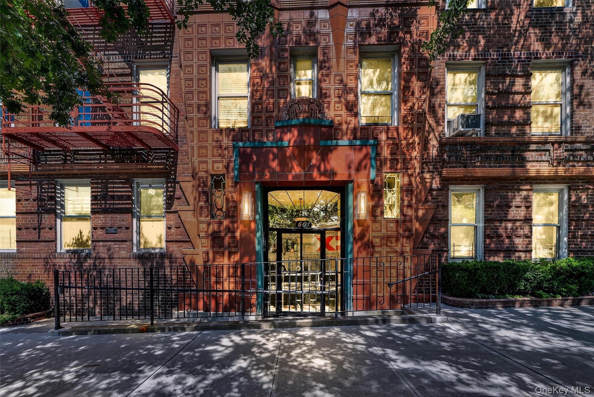 601 Pelham Parkway N 106