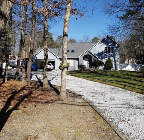 Photo of 503 Wading River Road, Manorville, NY 11949 (MLS # 946995)