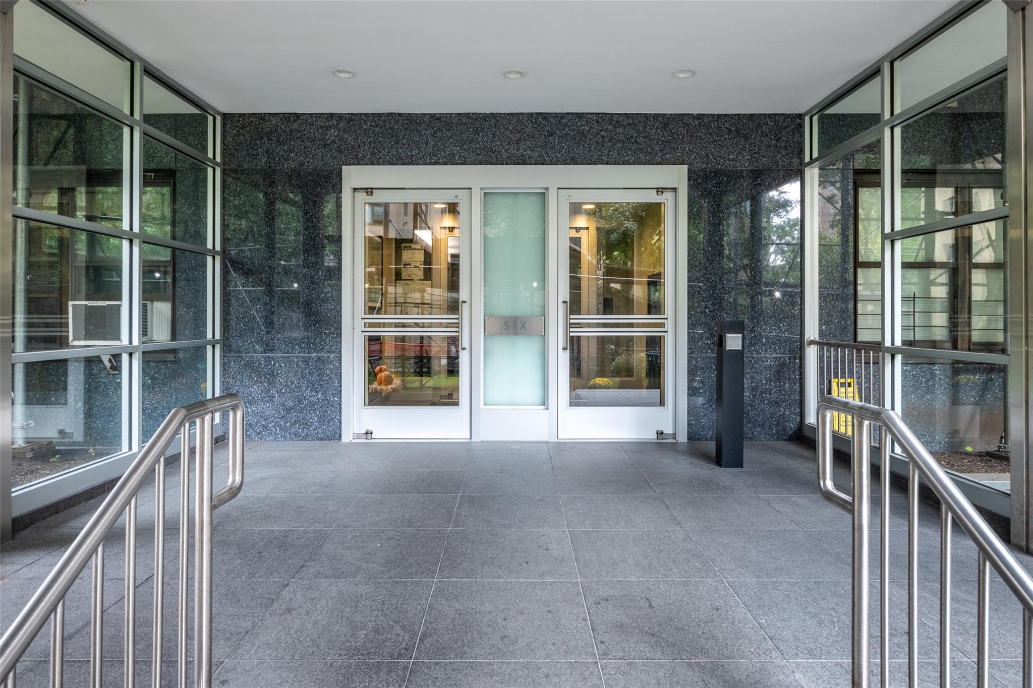 Property for Sale at Fordham Hill Oval 3F, Bronx, New York - Bedrooms: 2 
Bathrooms: 1 
Rooms: 5  - $265,000