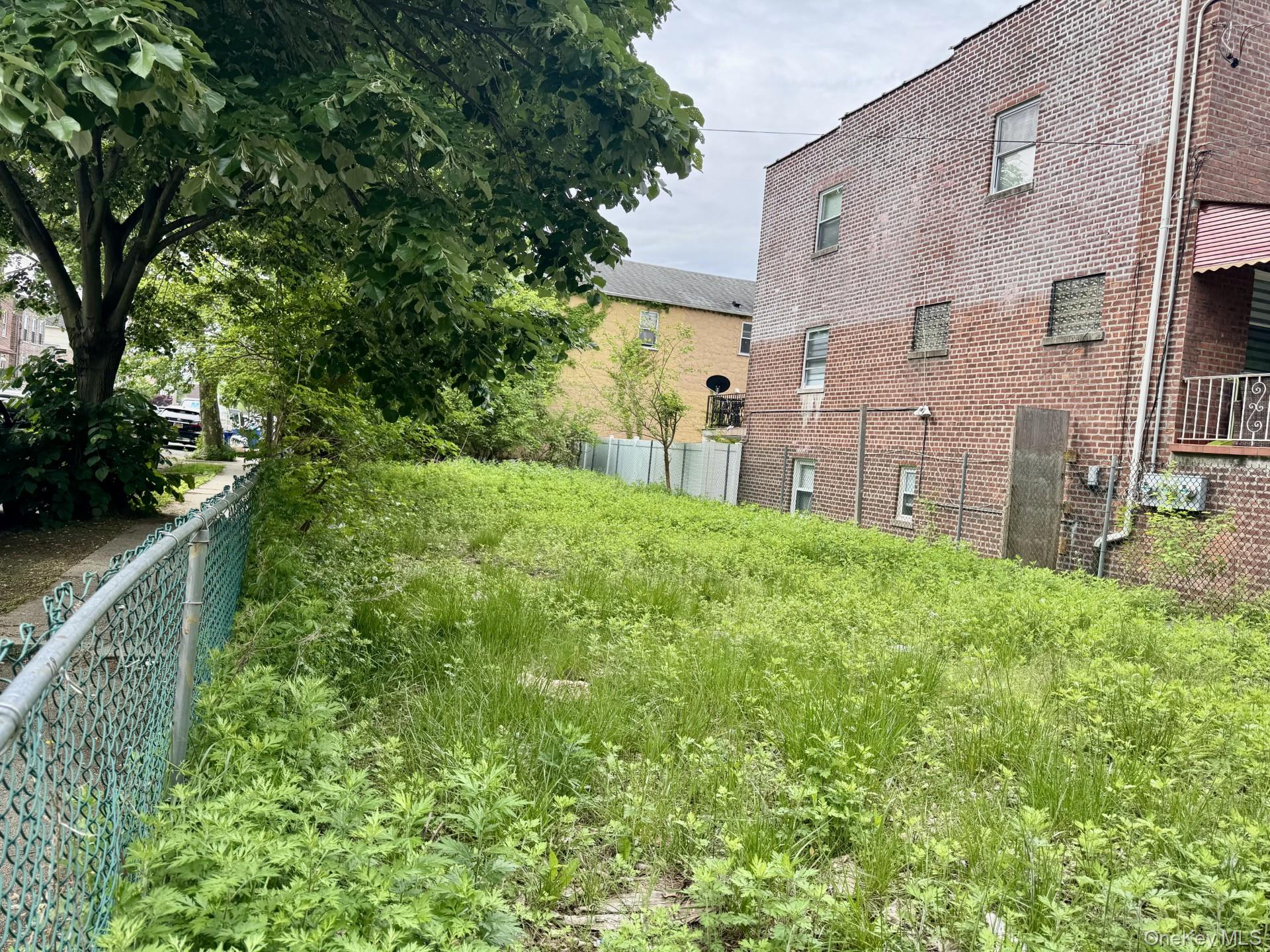 1116 Rhinelander Avenue