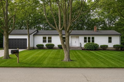 Photo of 361 Erie Street, Holbrook, NY 11741 (MLS # 930752) Photo of 361 Erie Street, Holbrook, NY 11741 (MLS # 930752)