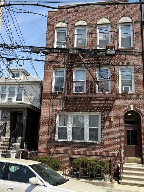 1818 Radcliff Avenue Bronx NY 10462