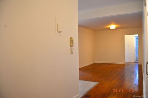 Photo of 65-45 Yellowstone Boulevard #2B, Forest Hills, NY 11375 (MLS # 921548)