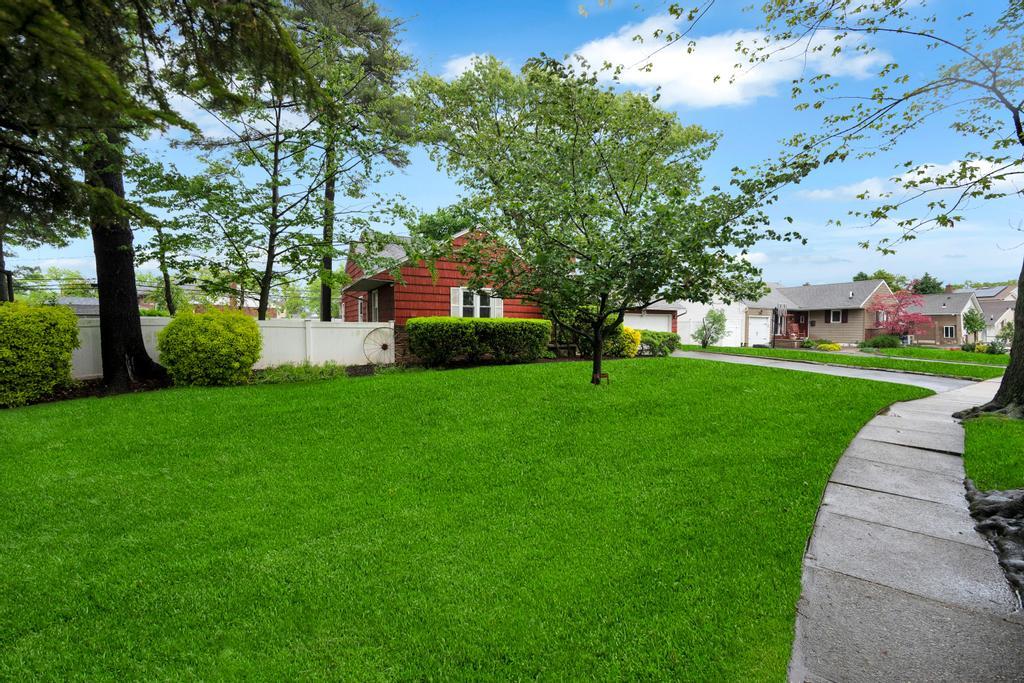 600 Theresa Avenue, West Hempstead, New York image 3
