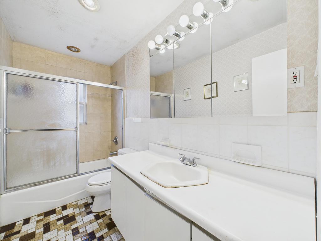 600 Theresa Avenue, West Hempstead, New York image 28