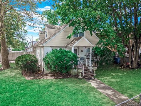 Photo of 362 Langdon Boulevard, Rockville Centre, NY 11570 (MLS # 910756)