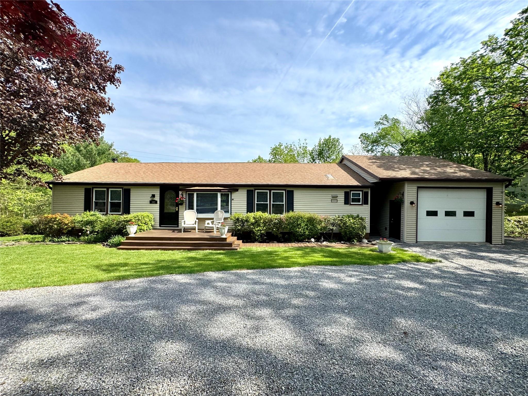 Cairo Junction Road, Catskill, New York - 3 Bedrooms  
3 Bathrooms  
6 Rooms - 