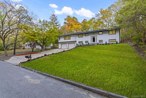 Homes For Sale - 56 Mcarthur Lane<br/> Smithtown, NY 11787