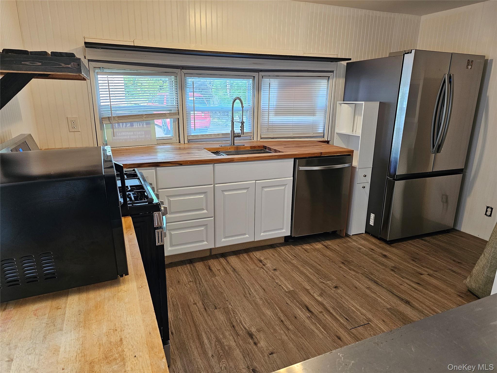 1964-106 River Road 106