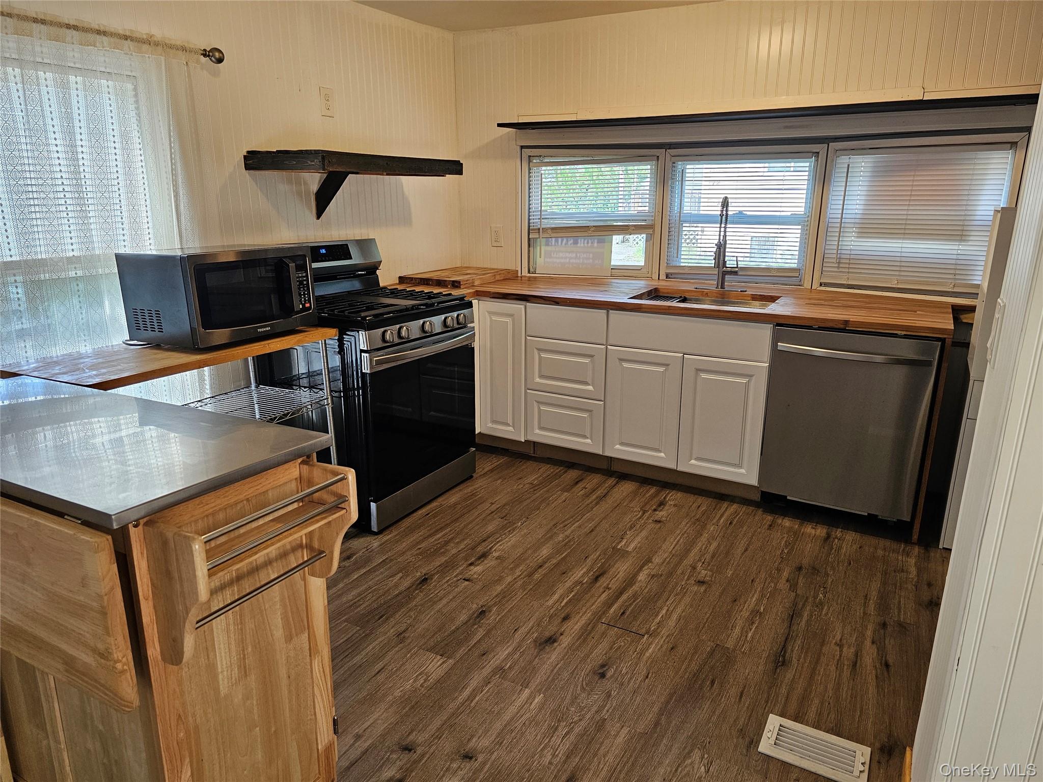 1964-106 River Road 106