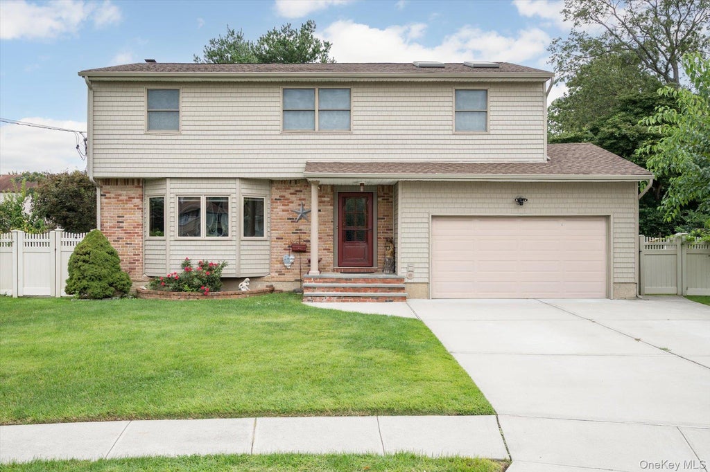 Photo of 73 Anndom Court, North Babylon, NY 11703 (MLS # 1053073)