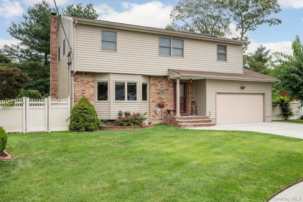 Photo of 73 Anndom Court, North Babylon, NY 11703 (MLS # 1053073)