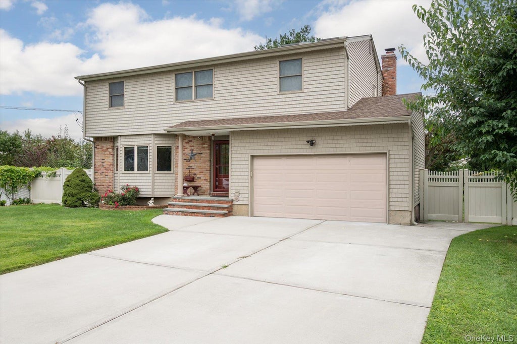 Photo of 73 Anndom Court, North Babylon, NY 11703 (MLS # 1053073)
