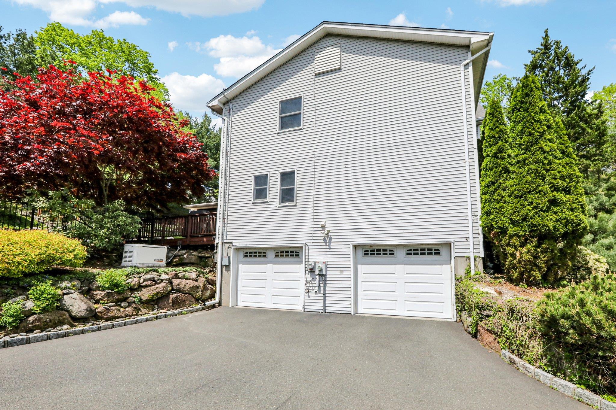 9 Carriage Lane, Nanuet, New York image 36