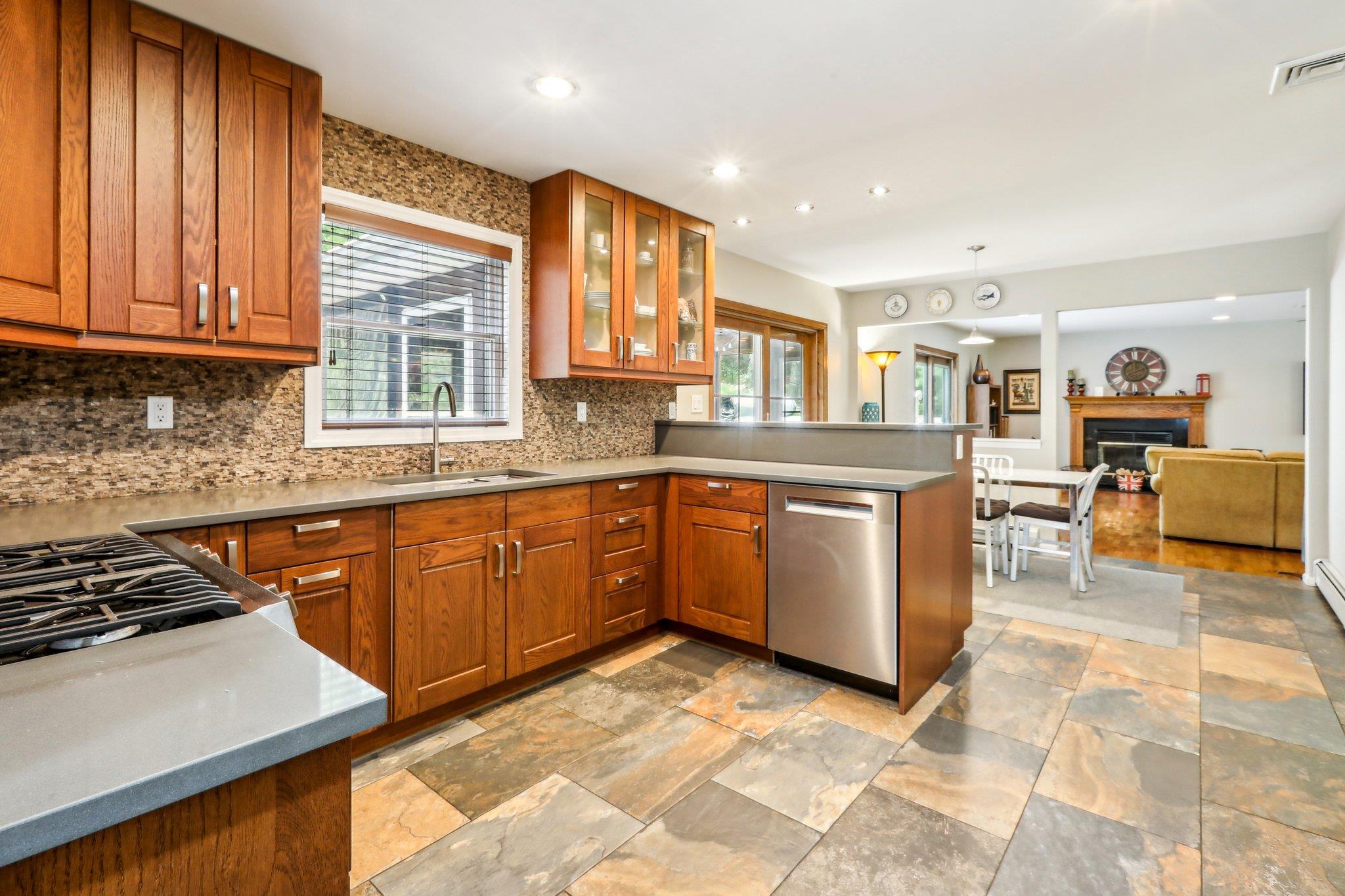 9 Carriage Lane, Nanuet, New York image 12