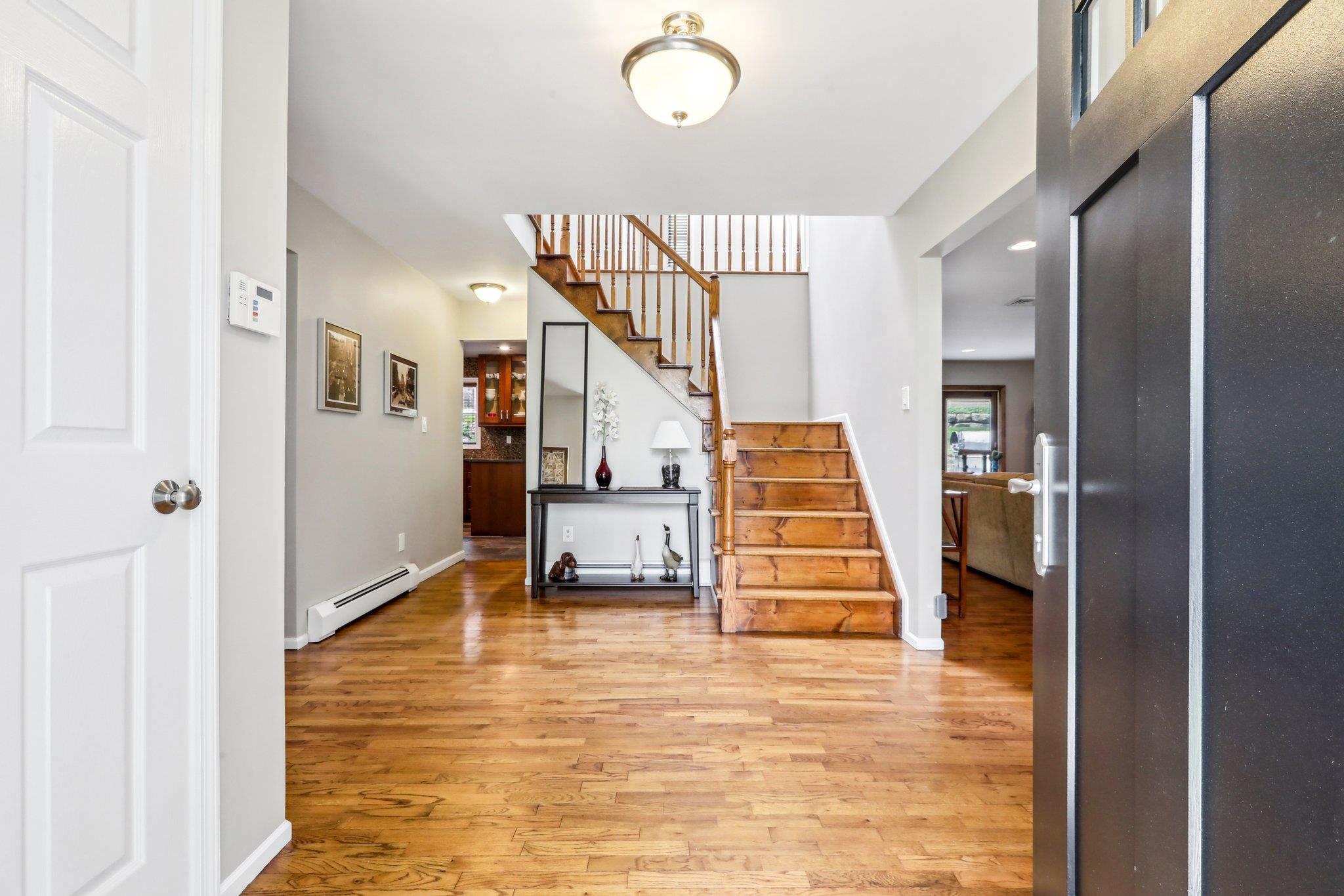 9 Carriage Lane, Nanuet, New York image 5