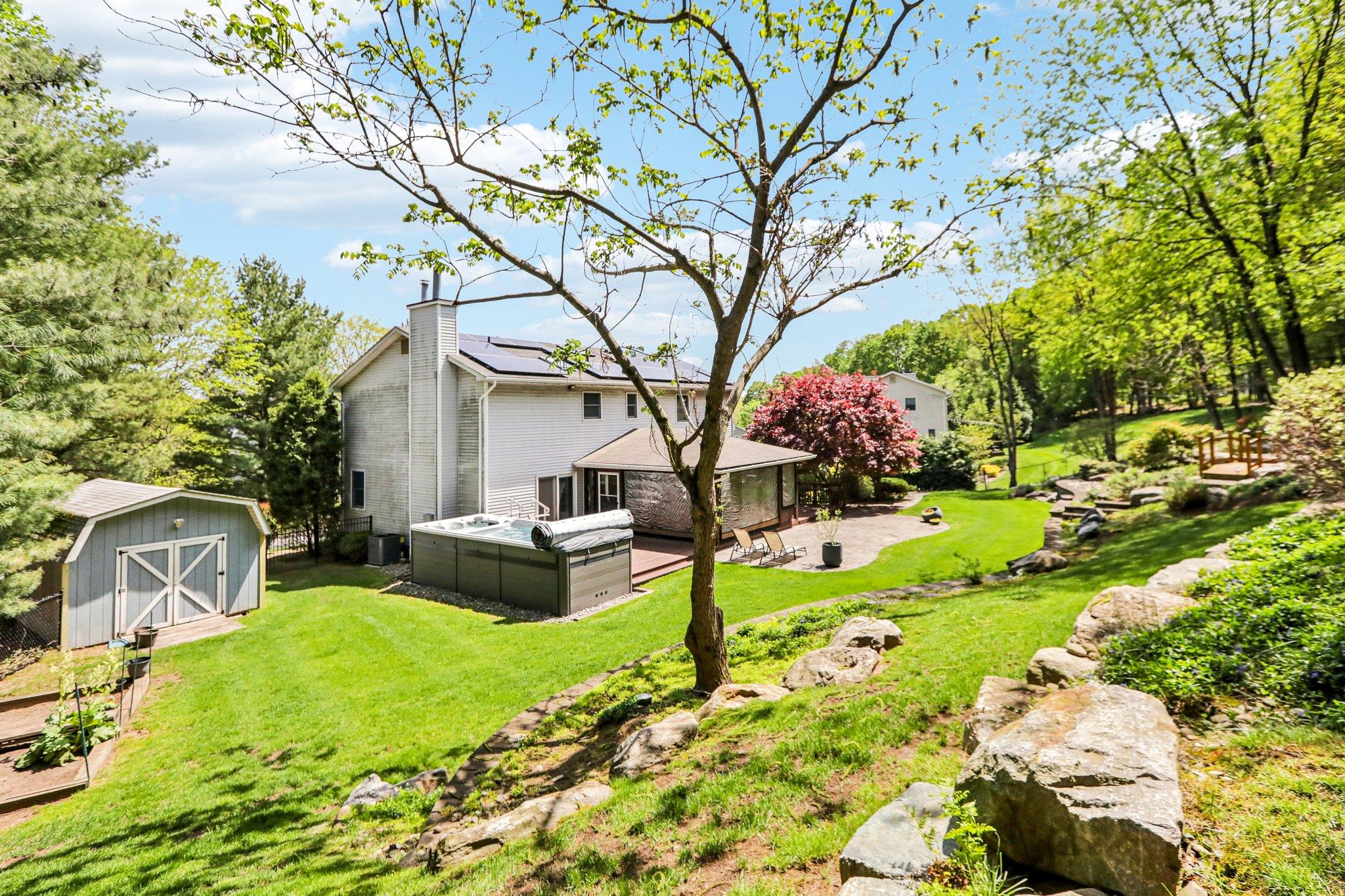 9 Carriage Lane, Nanuet, New York image 32